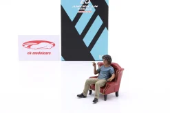RWB-Legende Akira Nakai San Figur #1 mit Sessel 1:18 American Diorama