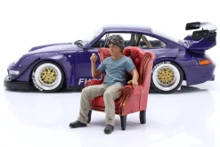 RWB-Legende Akira Nakai San Figur #1 mit Sessel 1:18 American Diorama