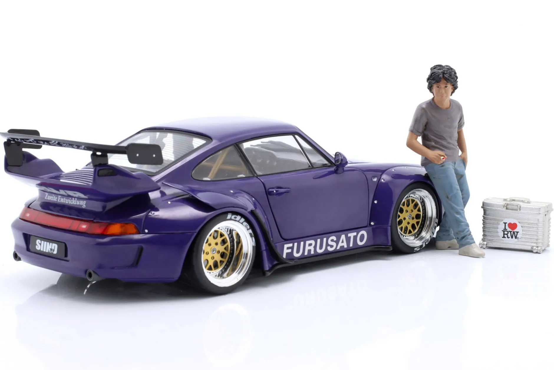 RWB-Legende Akira Nakai San Figur #2 mit Kiste 1:18 American Diorama