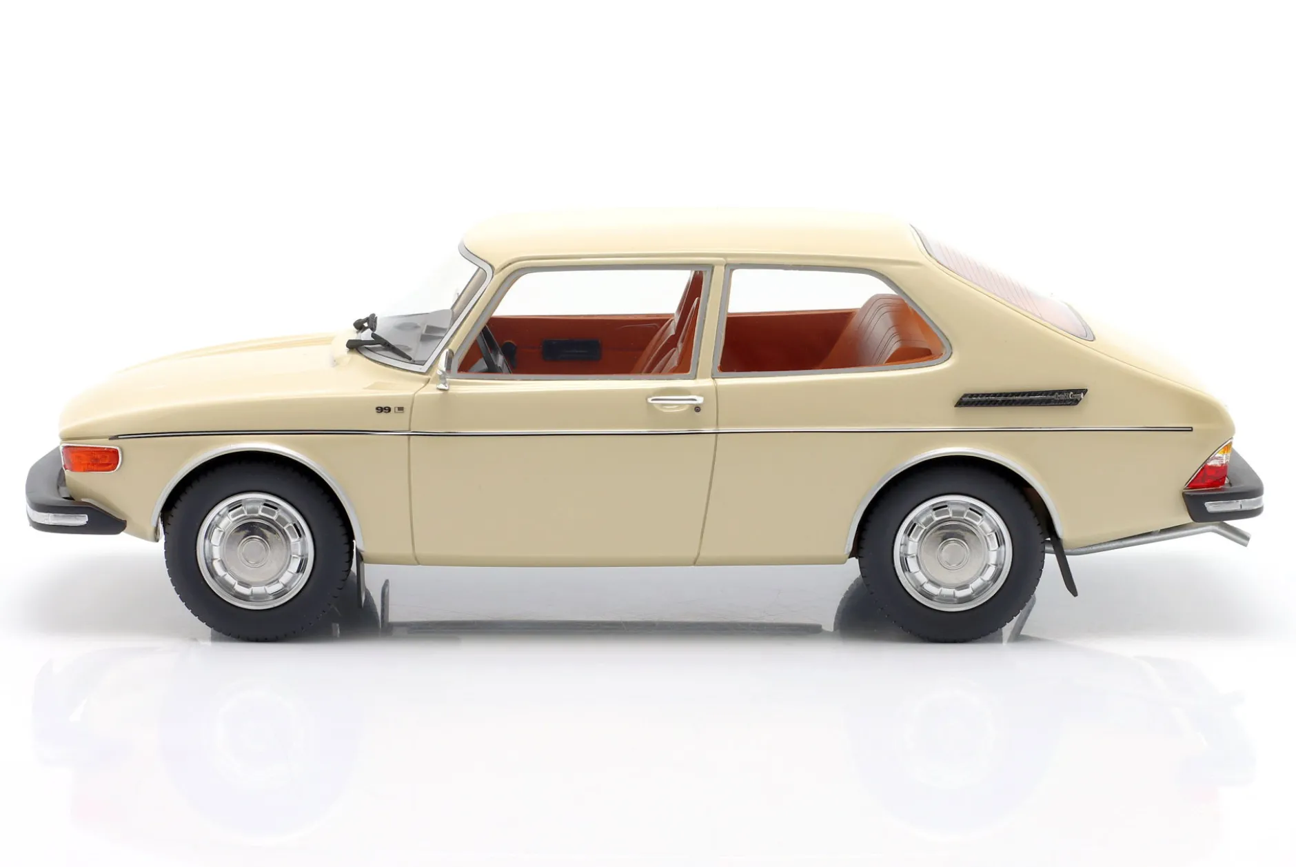 Saab 99 Combi Coupe Baujahr 1975 orchid weiß 1:18 Cult Scale