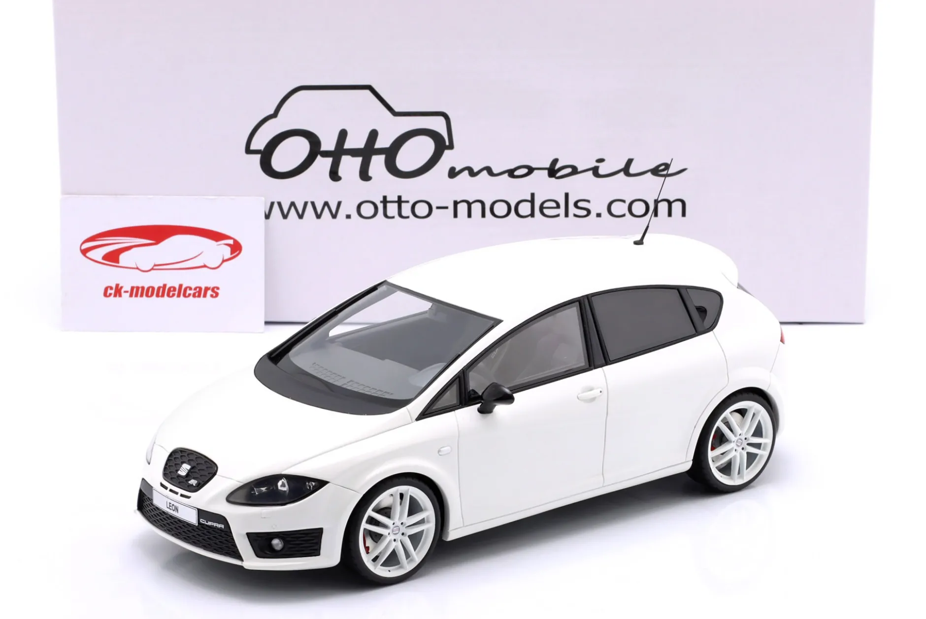 Seat Leon MK2 Cupra R Baujahr 2010 weiß 1:18 OttOmobile