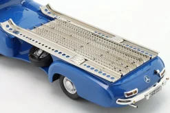 Set: Mercedes-Benz Renntransporter Blaues Wunder mit Mercedes-Benz W196 1:18 WERK83