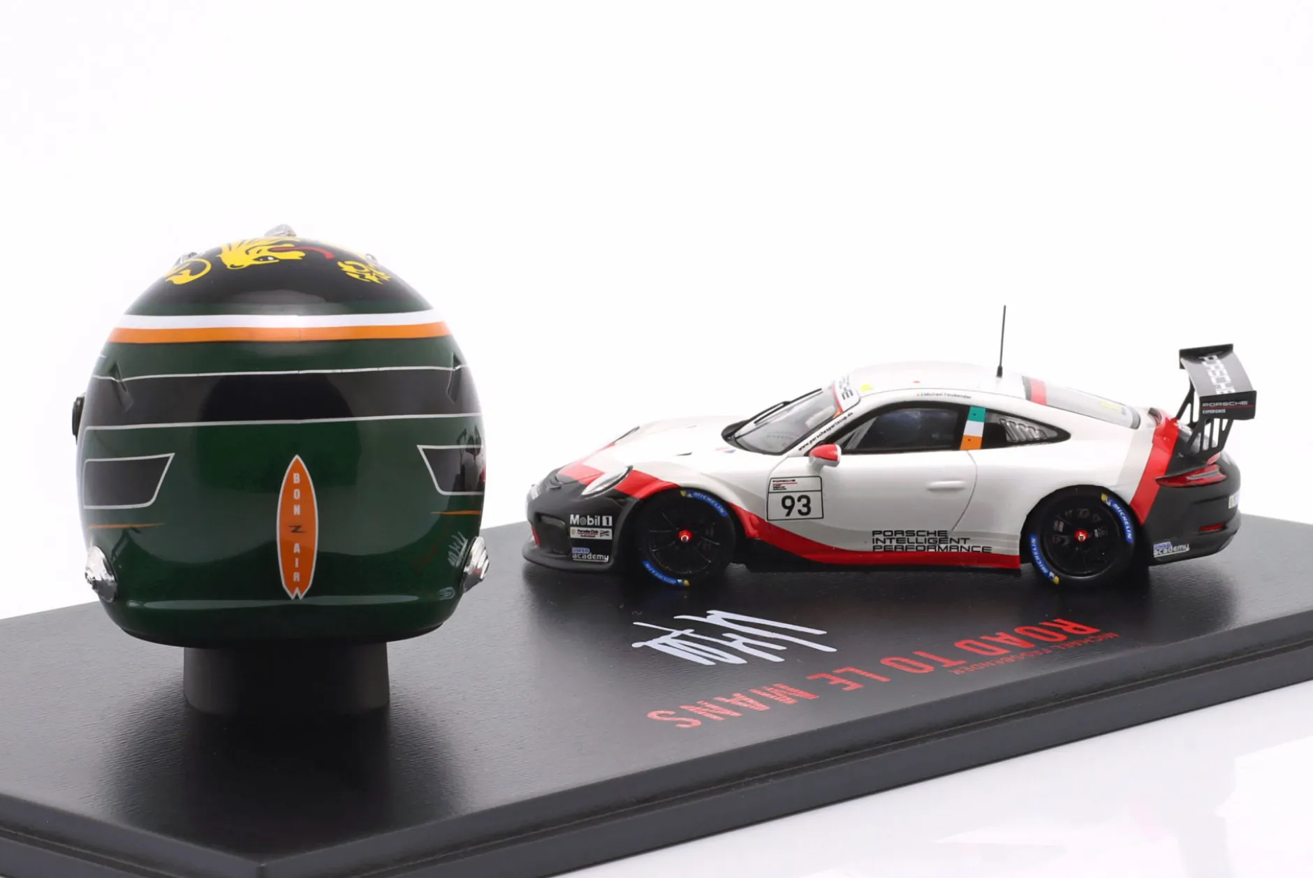 Set: Porsche 911 GT3 Cup #93 mit Helm Michael Fassbender 1:43 / 1:5 Spark