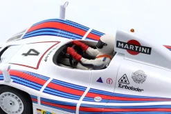 Set: Porsche 936 Martini #4 Sieger 24h LeMans 1977 mit Fahrerfigur weißer Helm 1:18 WERK83