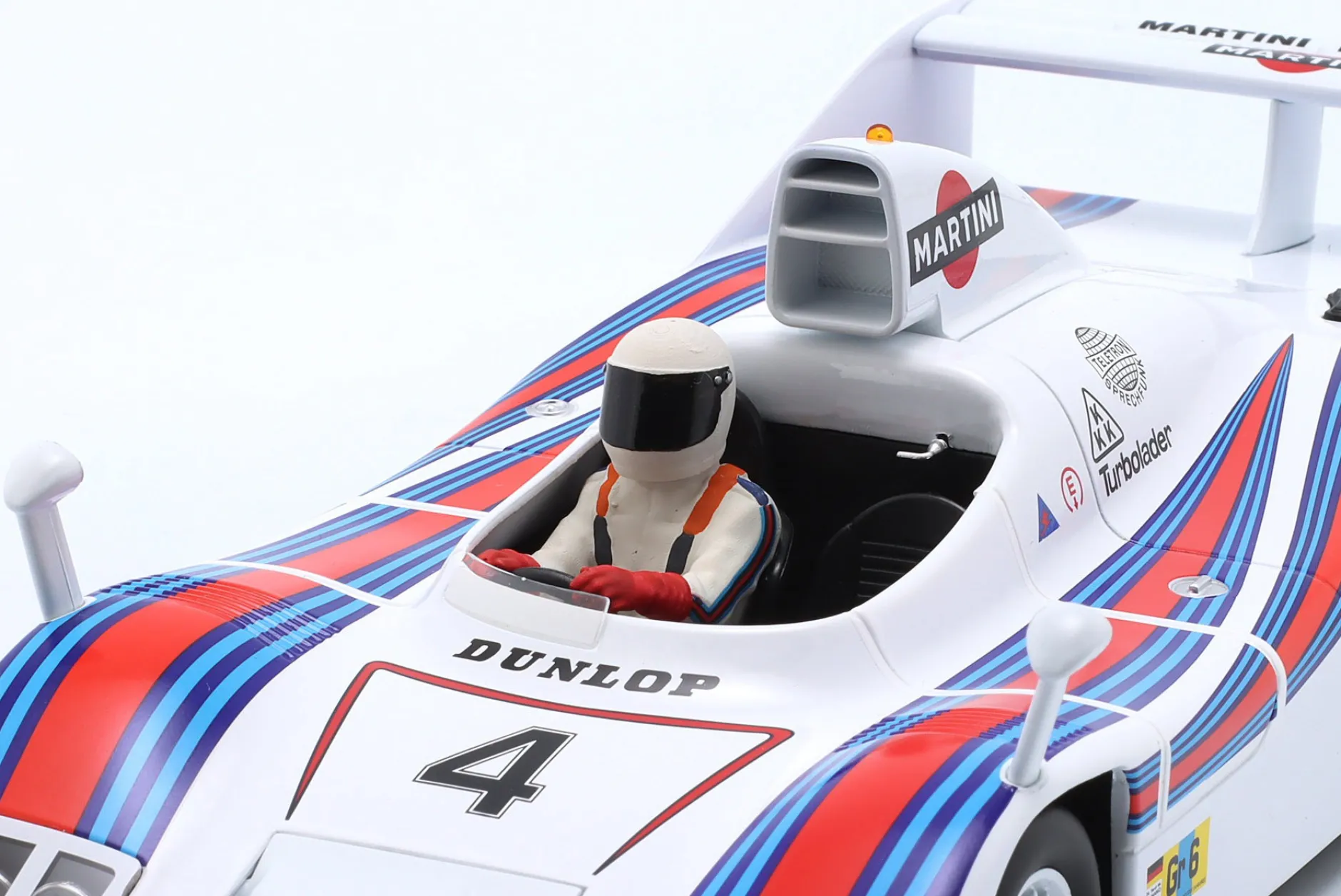 Set: Porsche 936 Martini #4 Sieger 24h LeMans 1977 mit Fahrerfigur weißer Helm 1:18 WERK83