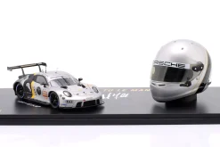 Set: Porsche 911 RSR-19 #911 mit Helm Michael Fassbender 1:43 / 1:5 Spark