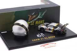 Set: Porsche 911 RSR-19 #911 mit Helm Michael Fassbender 1:43 / 1:5 Spark
