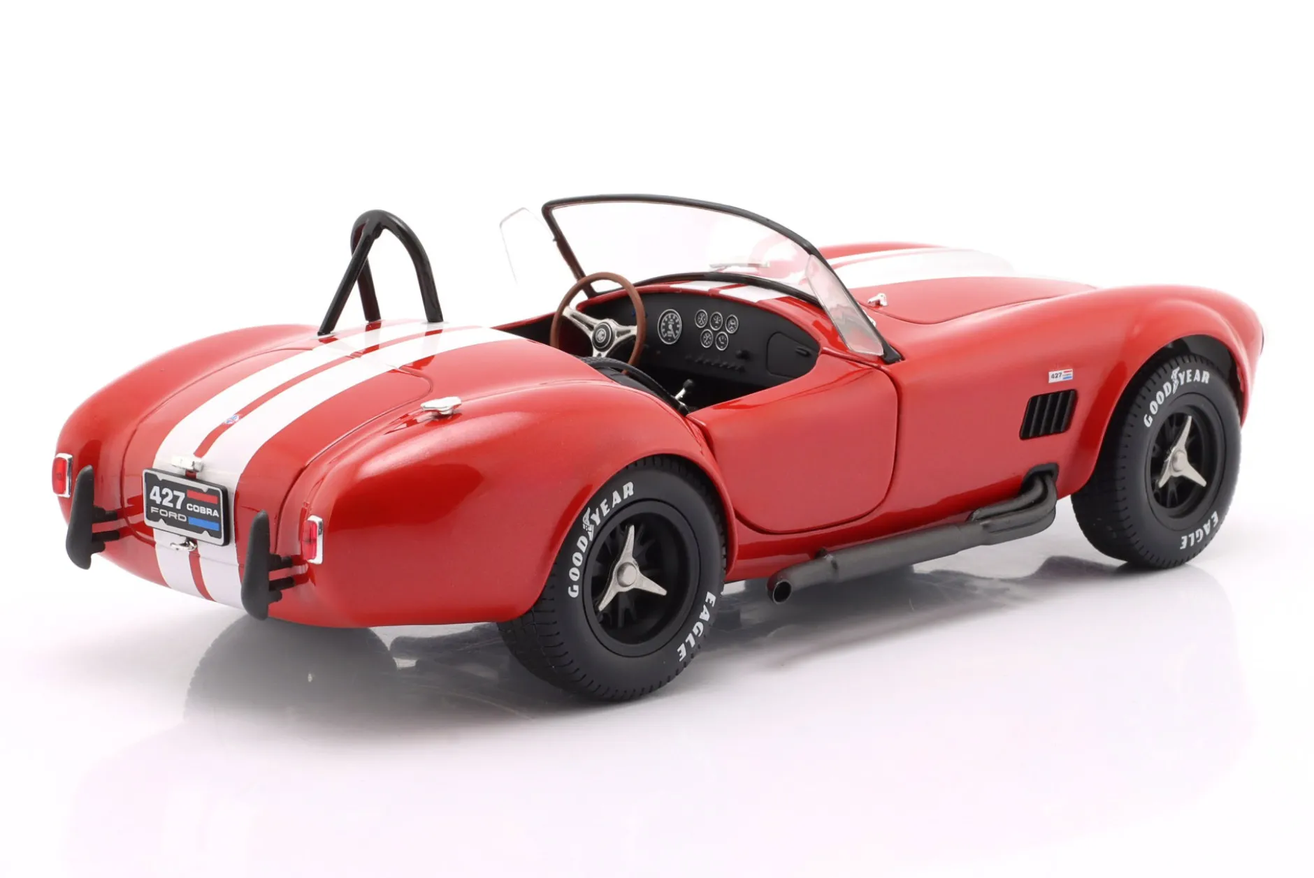 Shelby Cobra 427 S/C (MK II) Baujahr 1965 rot / weiß 1:18 Solido