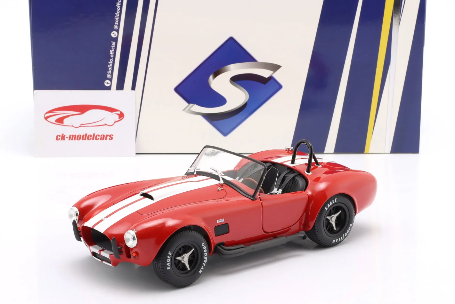 Shelby Cobra 427 S/C (MK II) Baujahr 1965 rot / weiß 1:18 Solido