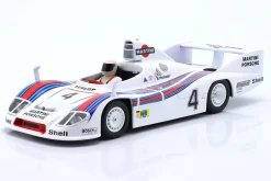 Sitzende Rennfahrer-Figur 1977 mit weißem Helm 1:18 FigurenManufaktur