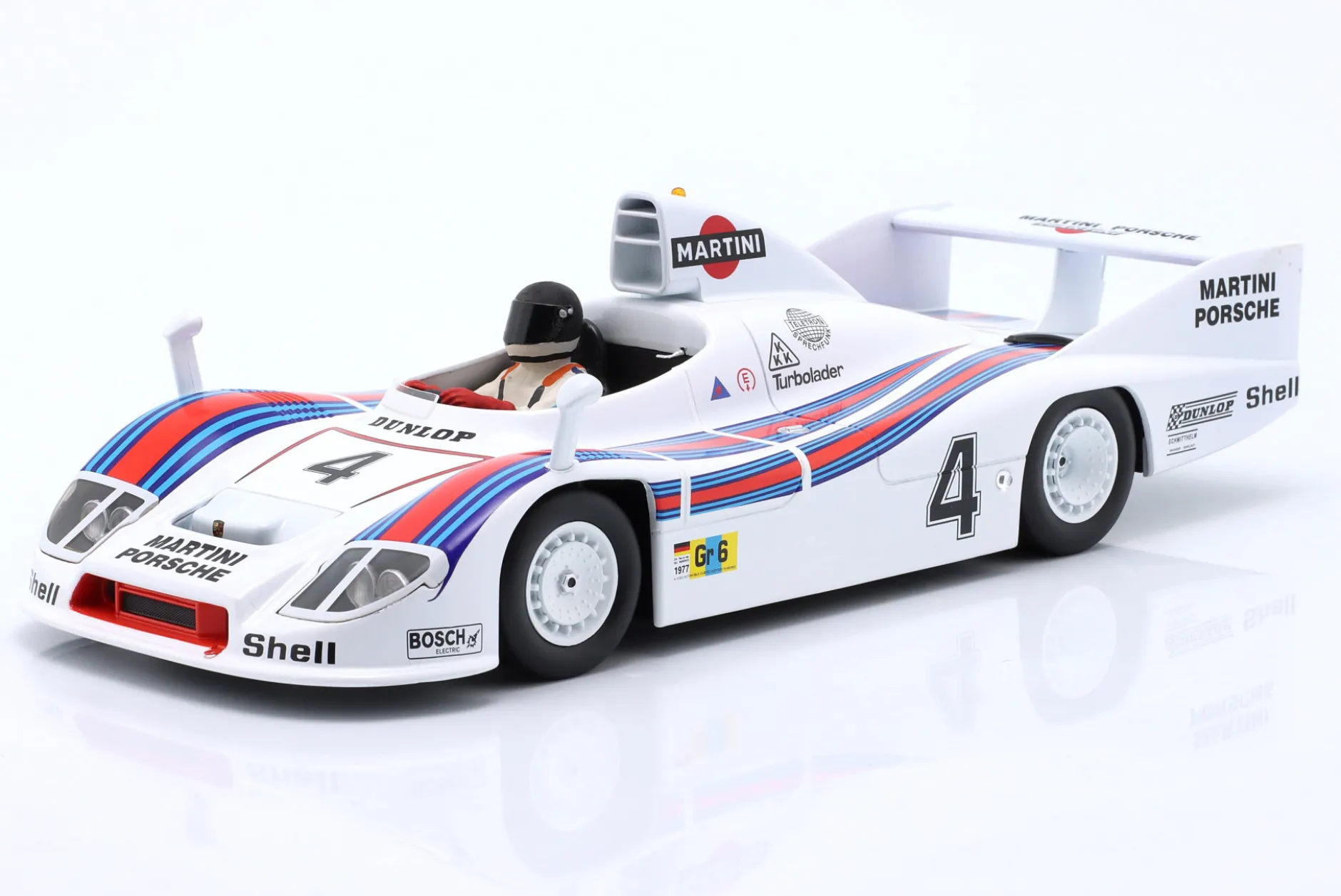 Sitzende Rennfahrer-Figur 1977 mit schwarzem Helm 1:18 FigurenManufaktur
