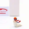 Sitzende Rennfahrer-Figur 1978 mit orangenem Helm 1:18 FigurenManufaktur