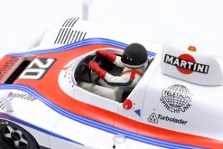 Sitzende Rennfahrer-Figur 1978 mit schwarzem Helm 1:18 FigurenManufaktur