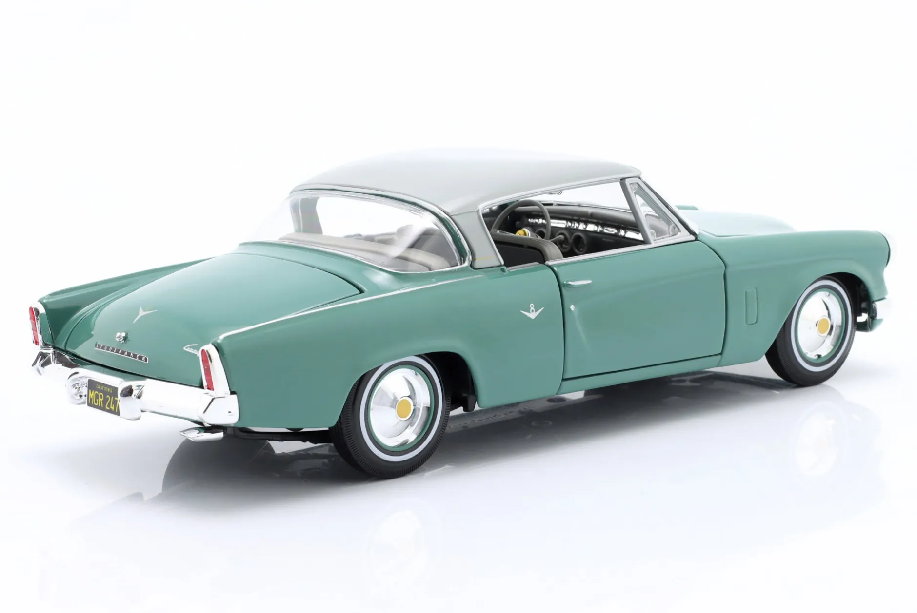 Studebaker Starliner Baujahr 1953 mintgrün / hellgrau 1:18 Maisto