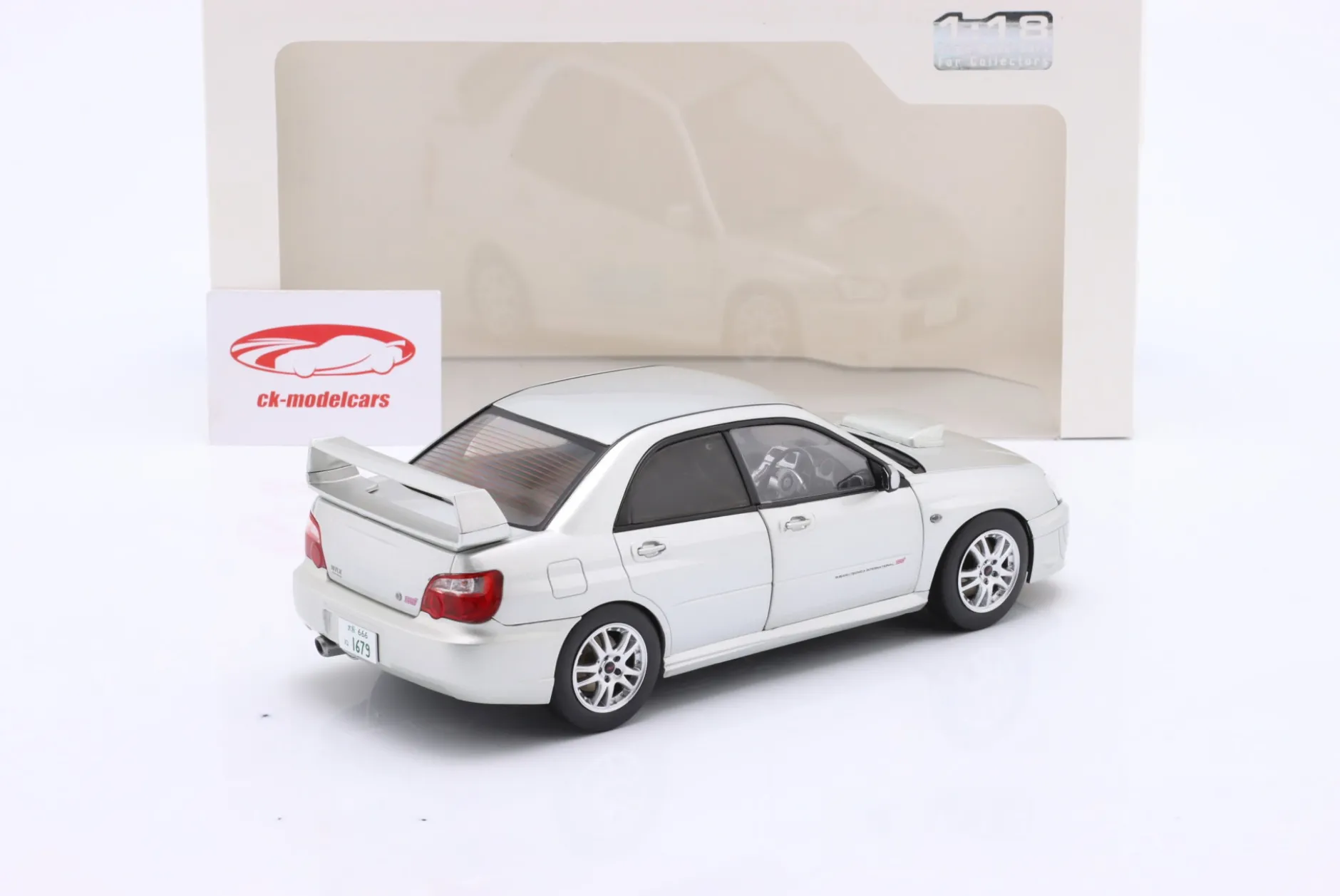 Subaru Impreza WRX STI Baujahr 2004 silber metallic 1:18 Solido