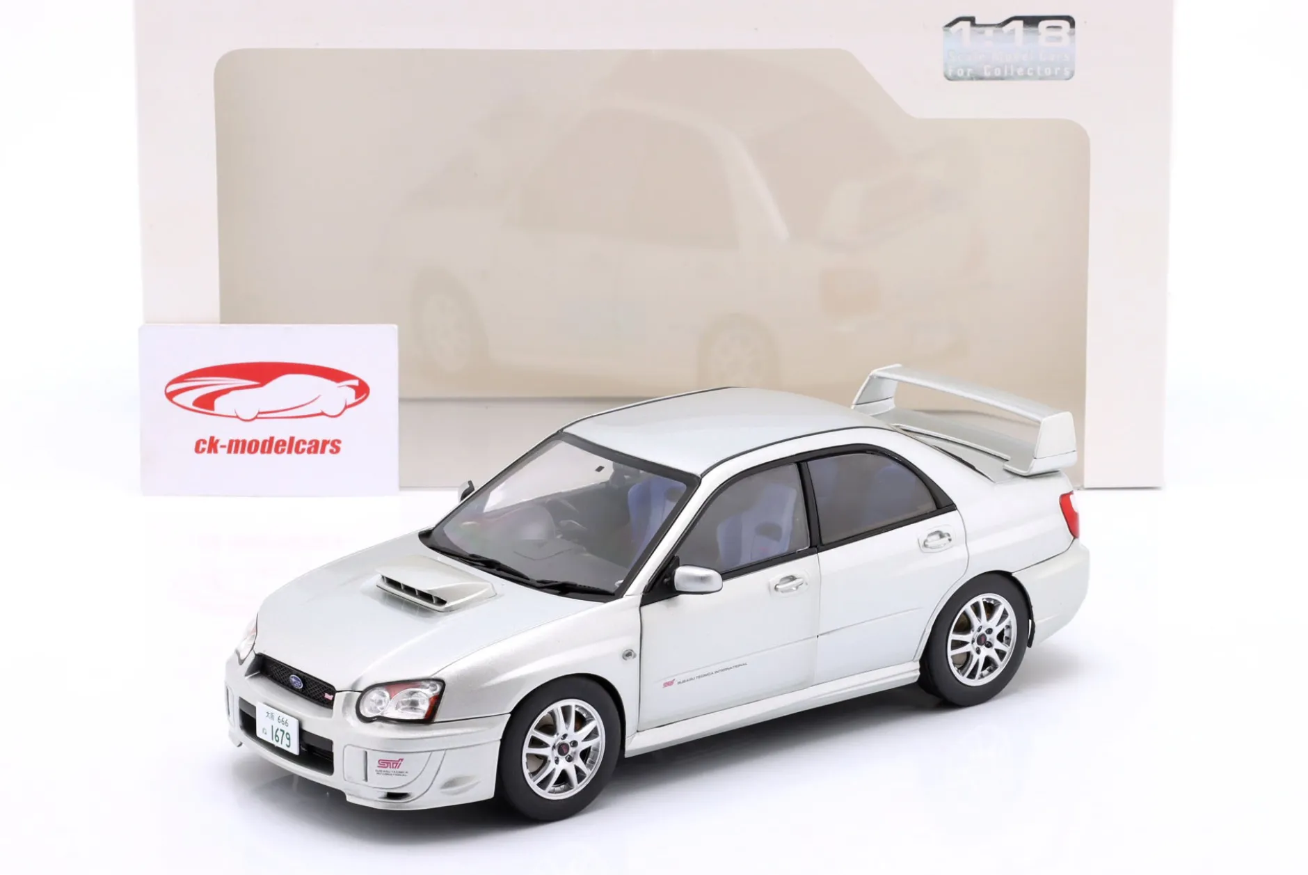 Subaru Impreza WRX STI Baujahr 2004 silber metallic 1:18 Solido
