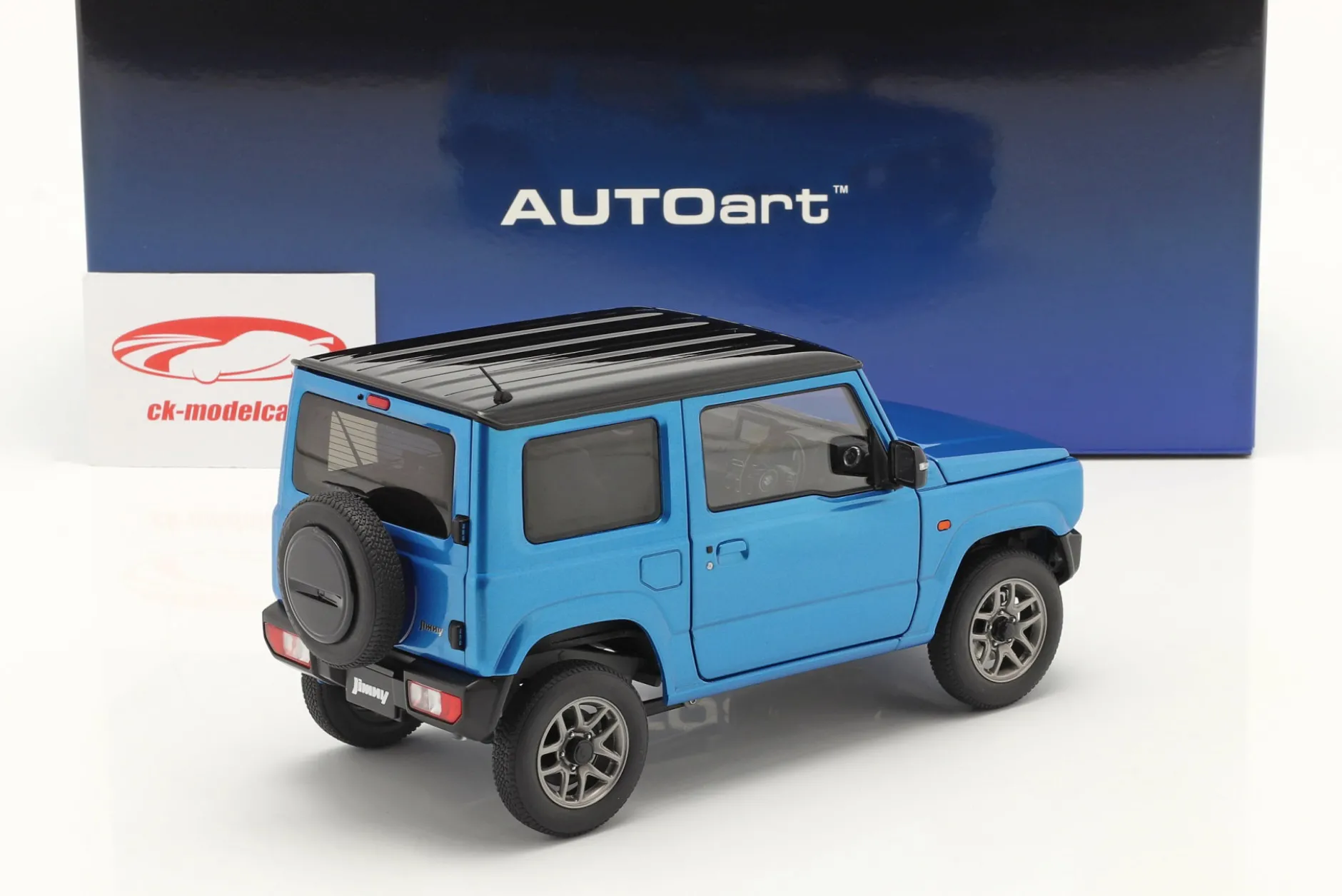 Suzuki Jimny (JB64) RHD Baujahr 2018 blau metallic / schwarz 1:18 AUTOart