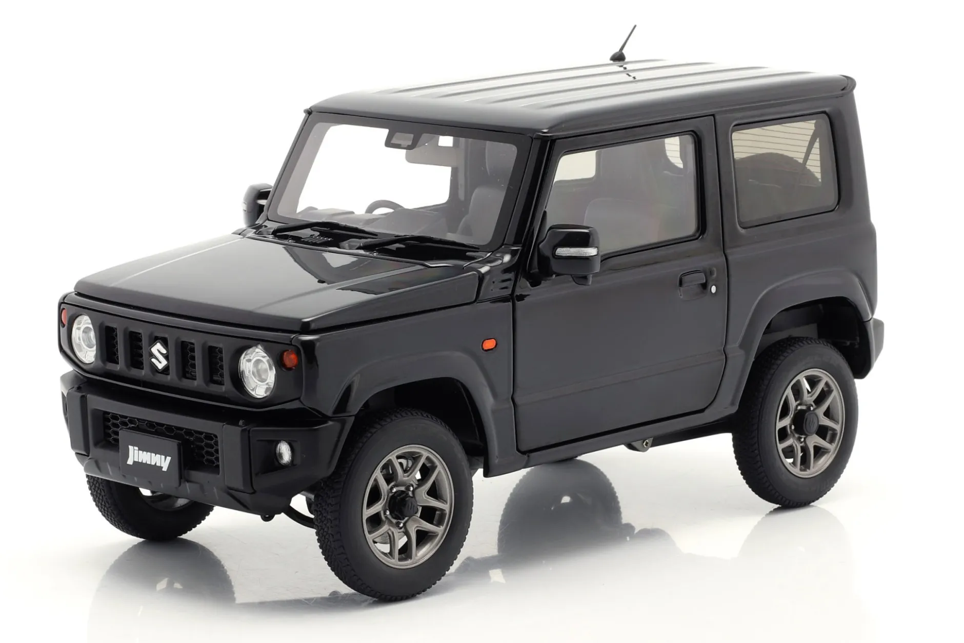 Suzuki Jimny (JB64) RHD Baujahr 2018 schwarz 1:18 AUTOart