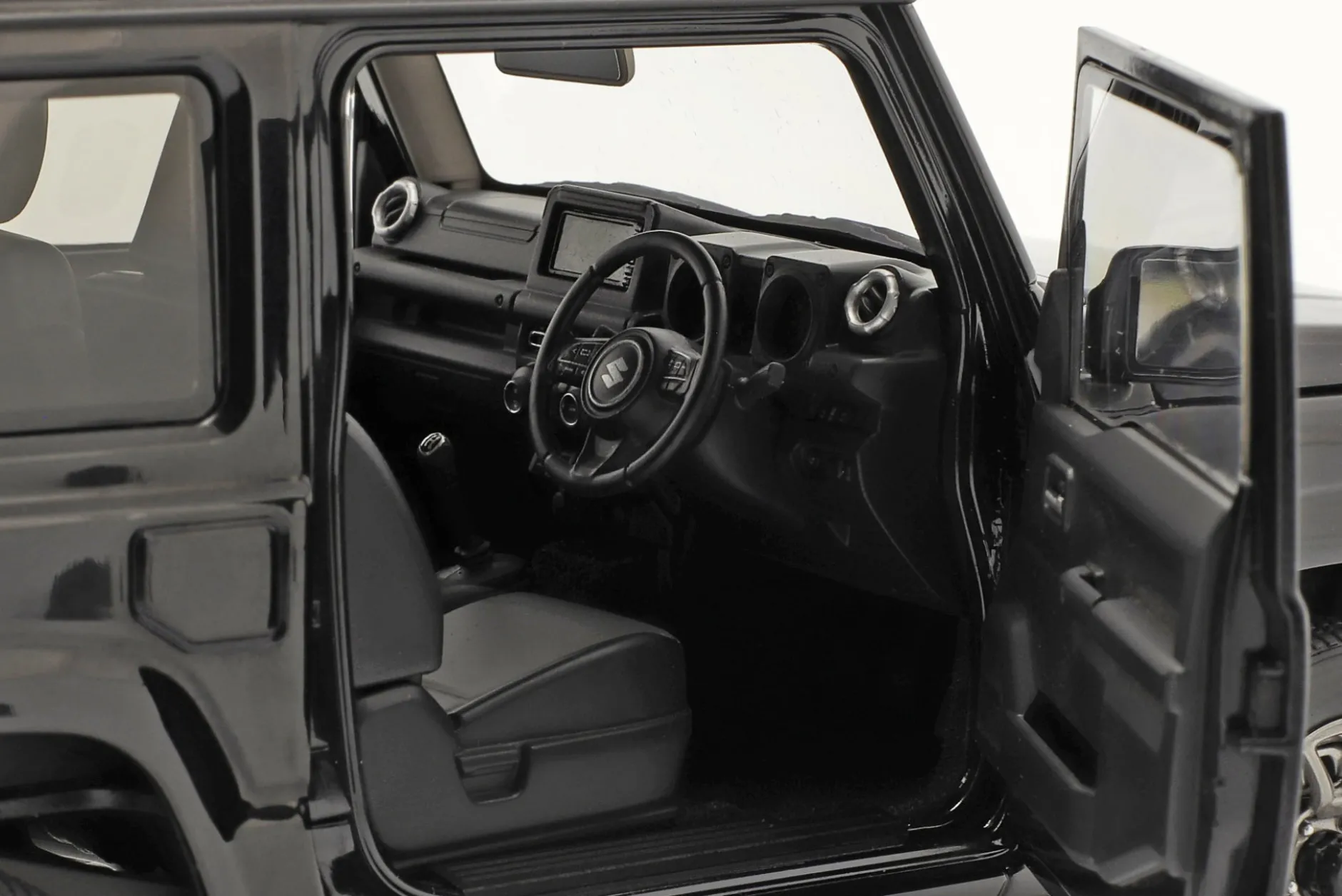 Suzuki Jimny (JB64) RHD Baujahr 2018 schwarz 1:18 AUTOart