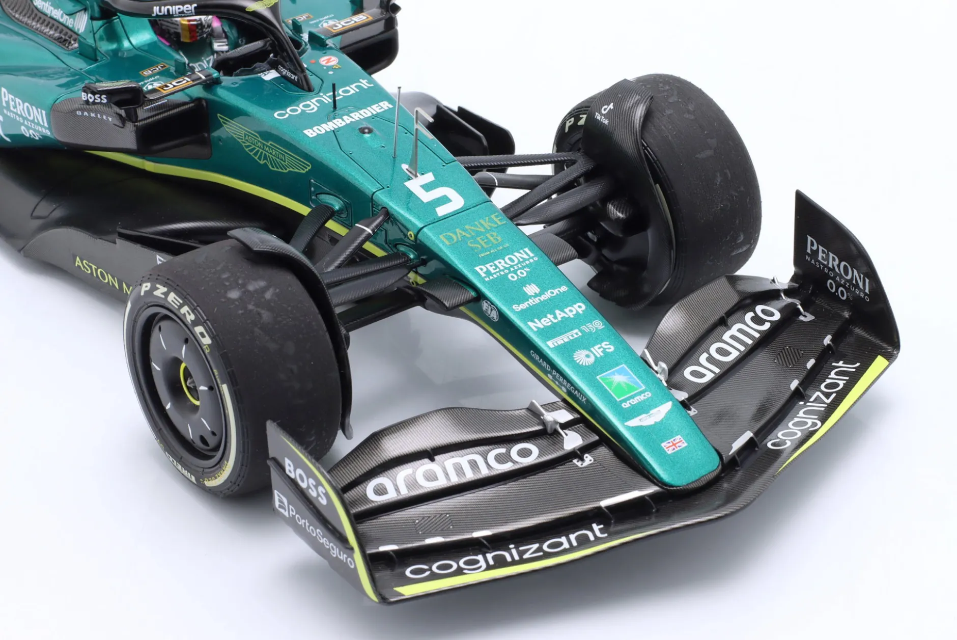 S. Vettel Aston Martin AMR22 #5 Last Race Abu Dhabi GP Formel 1 2022 1:18 Minichamps