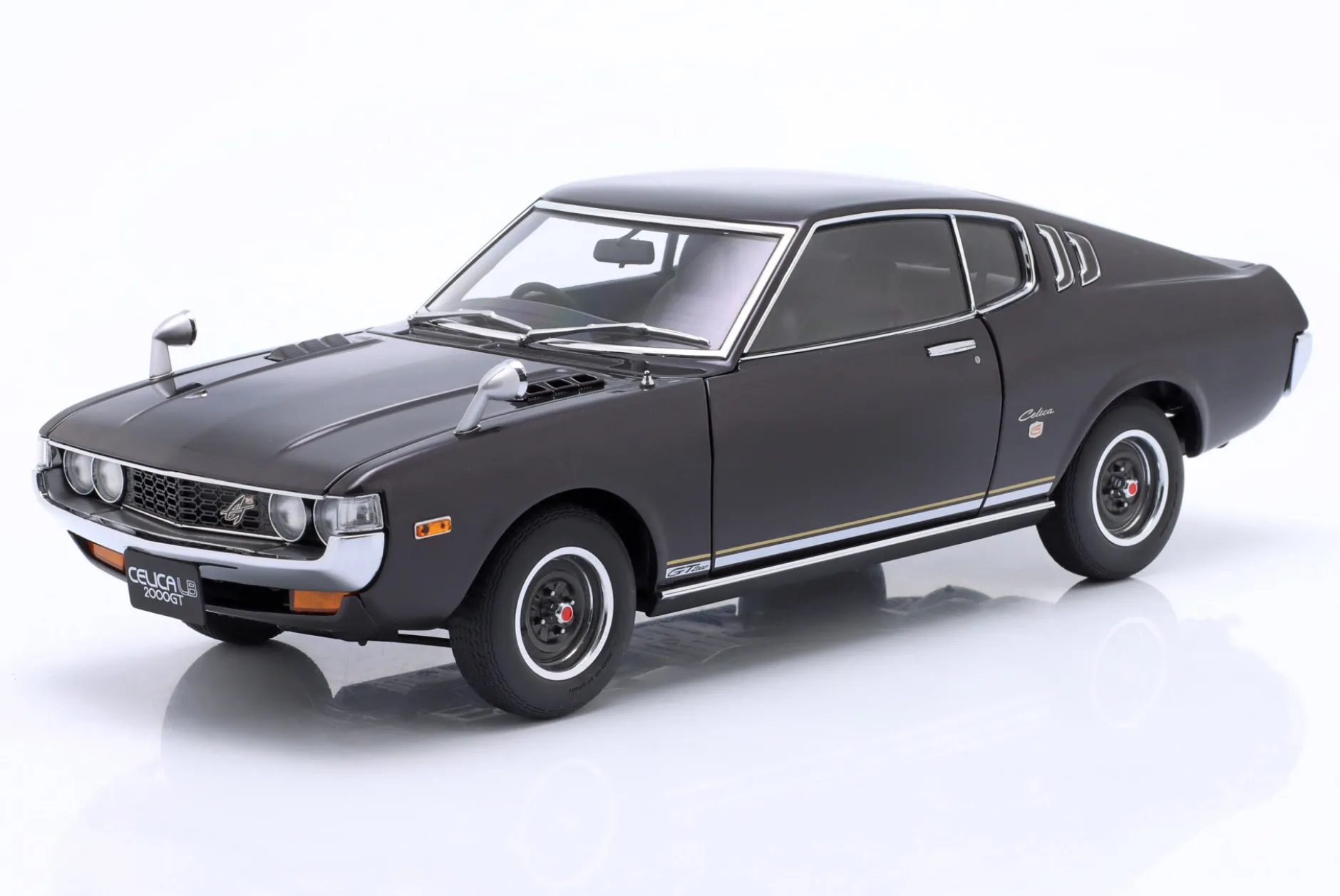 Toyota Celica Liftback 2000GT (RA25) 1973 dunkellila metallic 1:18 AUTOart