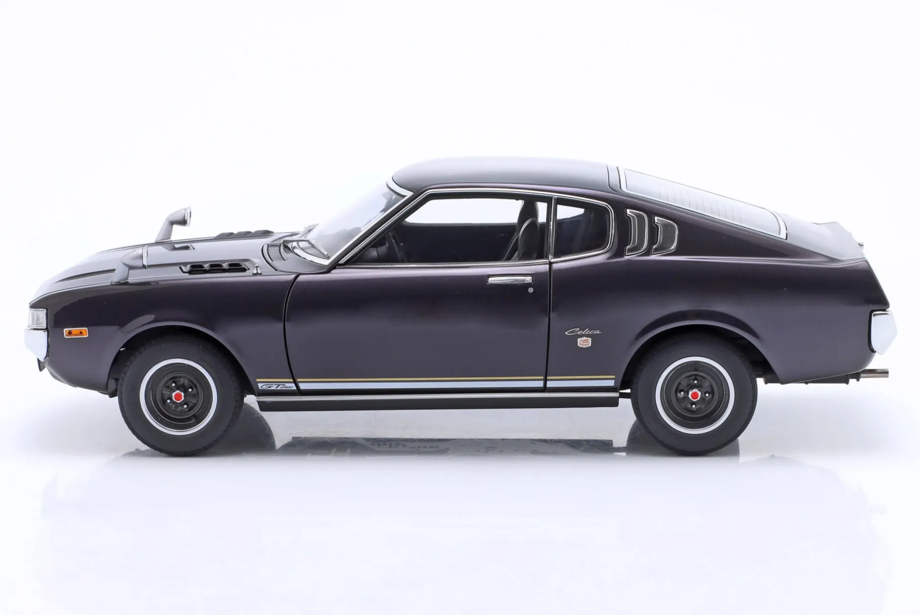 Toyota Celica Liftback 2000GT (RA25) 1973 dunkellila metallic 1:18 AUTOart