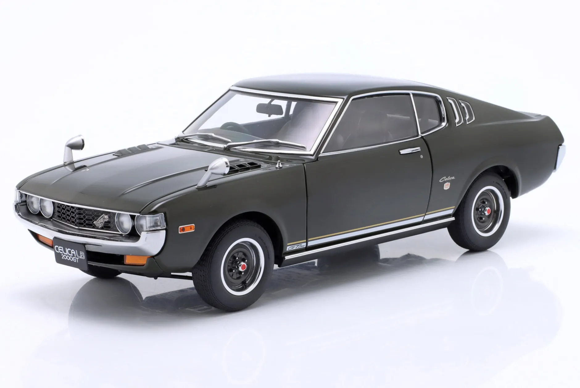 Toyota Celica Liftback 2000GT (RA25) 1973 mossgrün 1:18 AUTOart