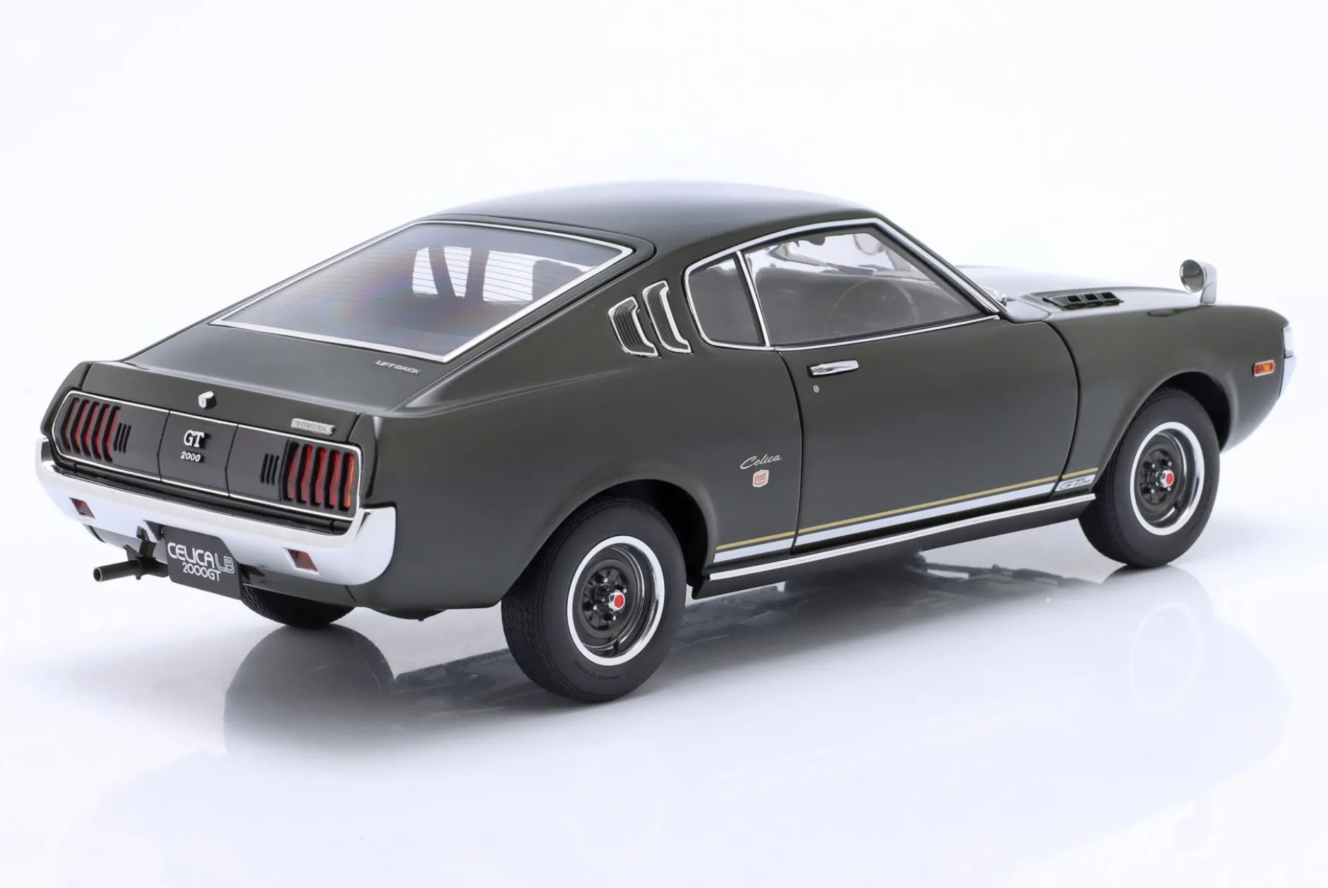 Toyota Celica Liftback 2000GT (RA25) 1973 mossgrün 1:18 AUTOart