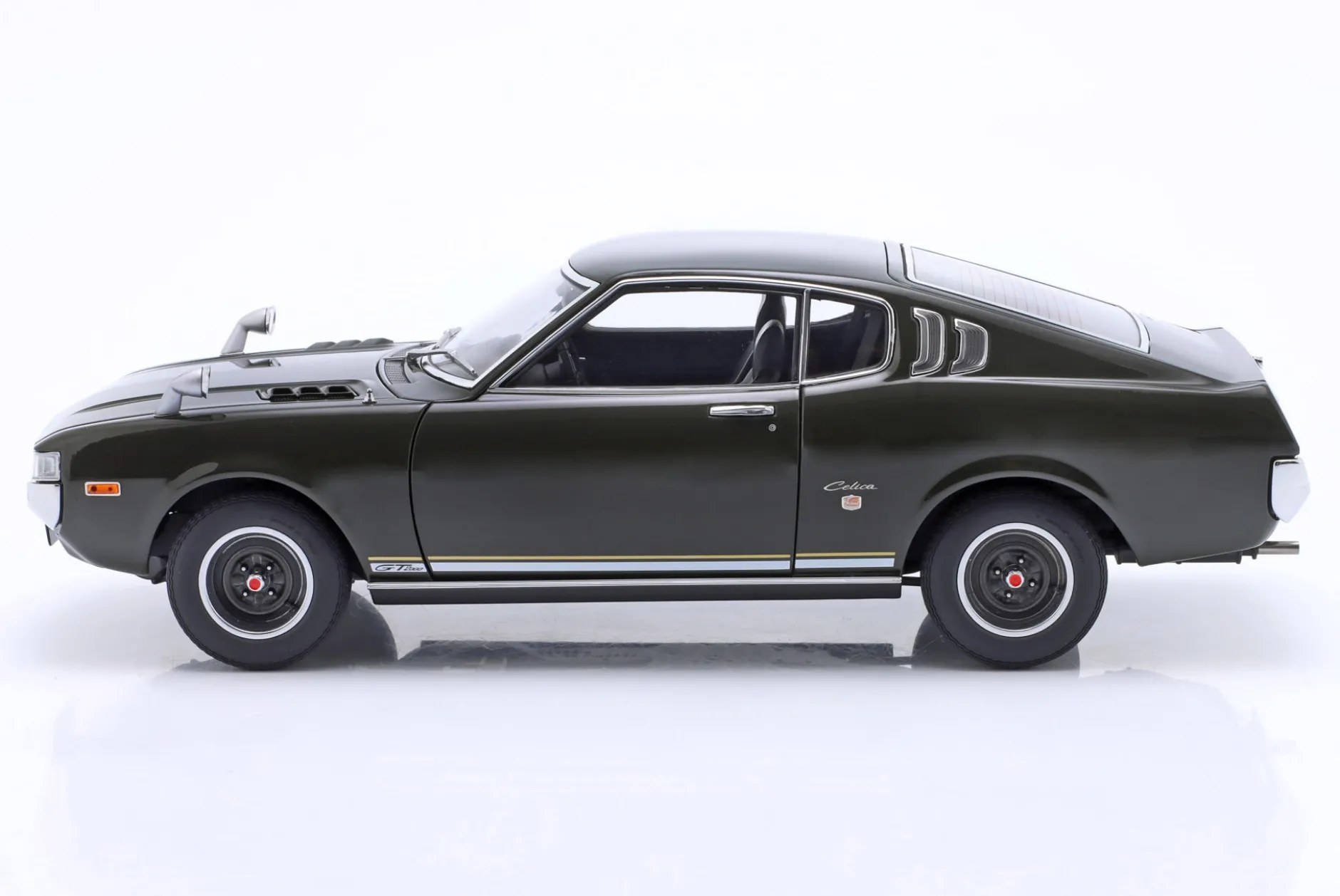Toyota Celica Liftback 2000GT (RA25) 1973 mossgrün 1:18 AUTOart