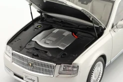 Toyota Century Baujahr 2019 silber 1:18 AUTOart