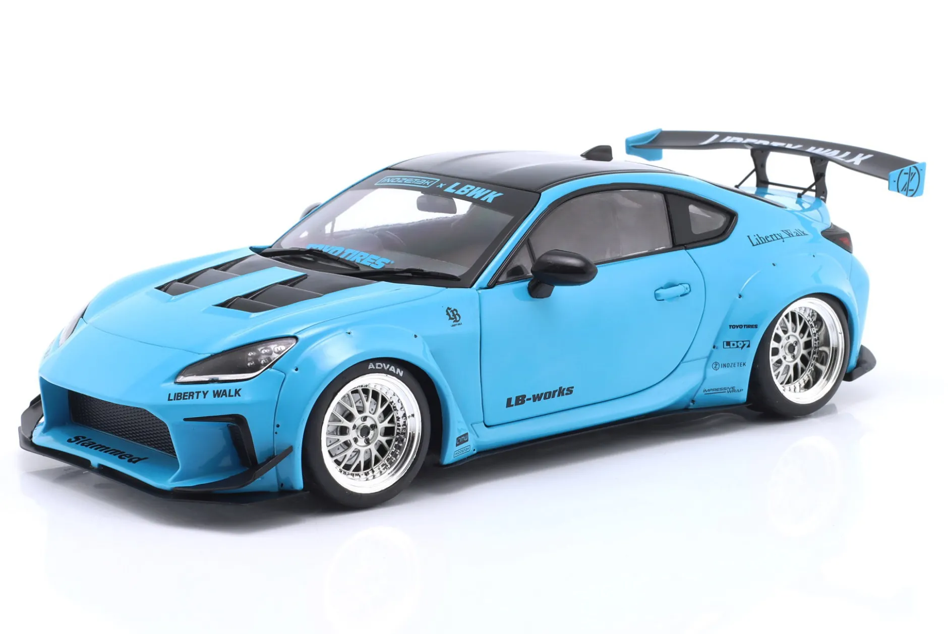 Toyota GR86 LBWK Body Kit 2024 babyblau 1:18 Solido