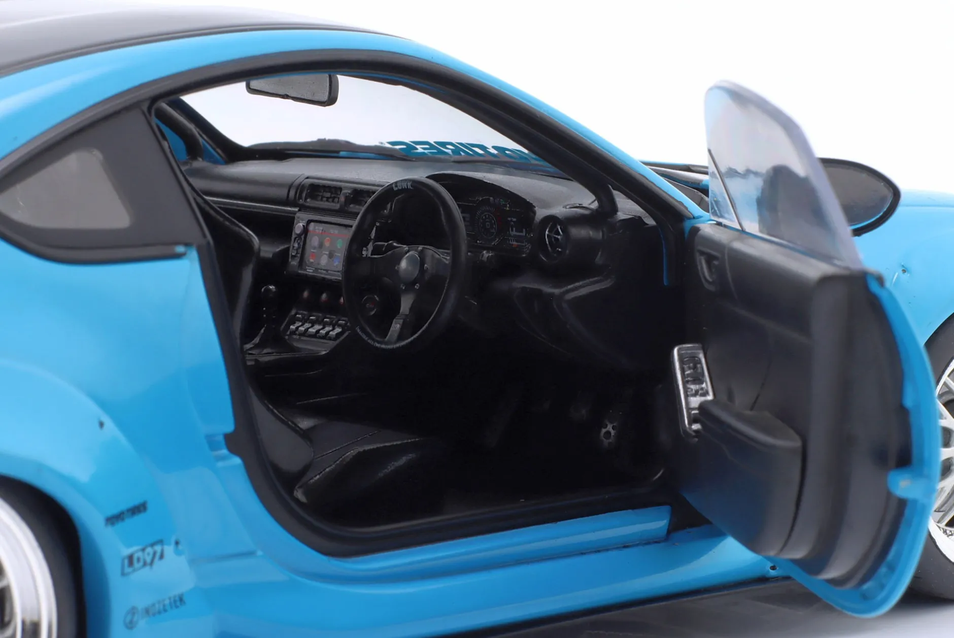Toyota GR86 LBWK Body Kit 2024 babyblau 1:18 Solido