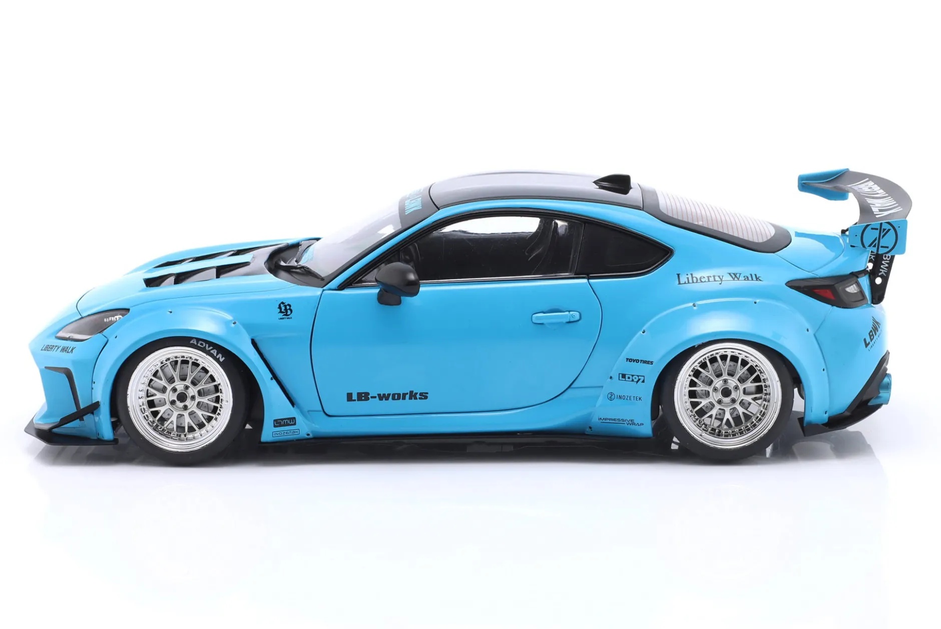 Toyota GR86 LBWK Body Kit 2024 babyblau 1:18 Solido