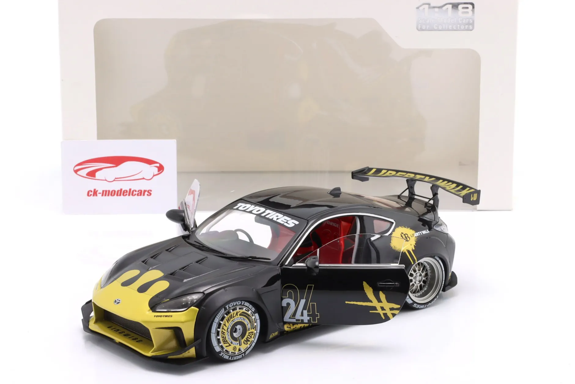 Toyota GR86 LBWK Body Kit 2024 schwarz / gold 1:18 Solido