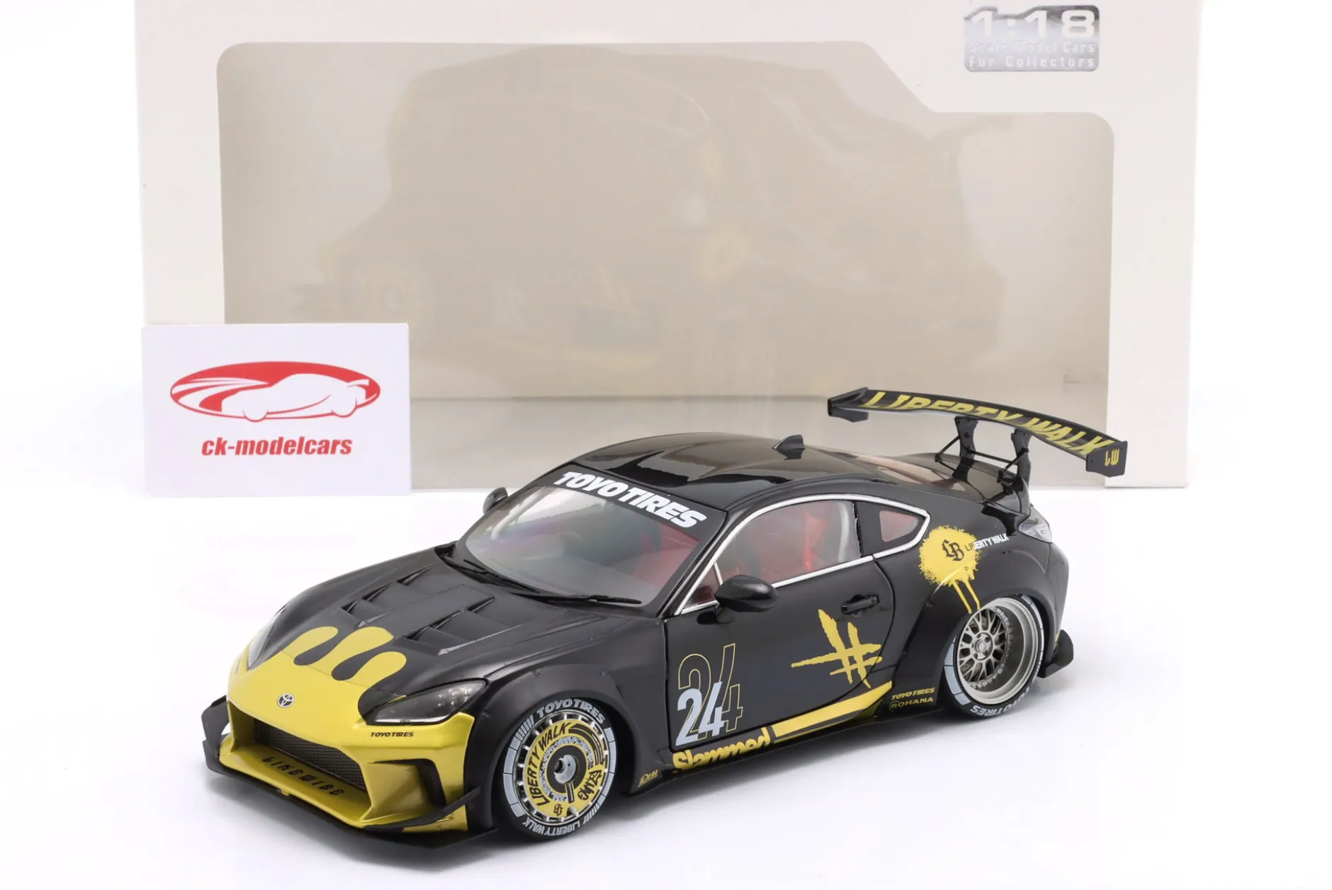 Toyota GR86 LBWK Body Kit 2024 schwarz / gold 1:18 Solido
