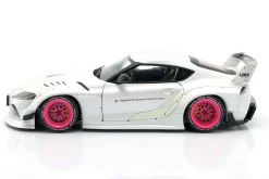 Toyota GR Supra LWB Baujahr 2025 weiß / pink 1:18 Solido