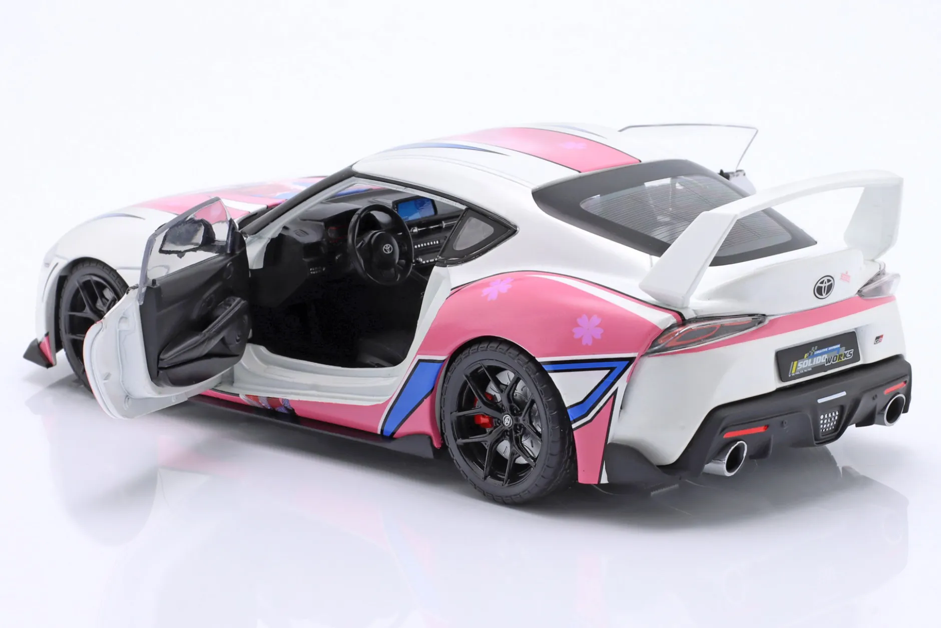 Toyota GR Supra Solido Works Itasha 2024 weiß / pink / Dekor 1:18 Solido