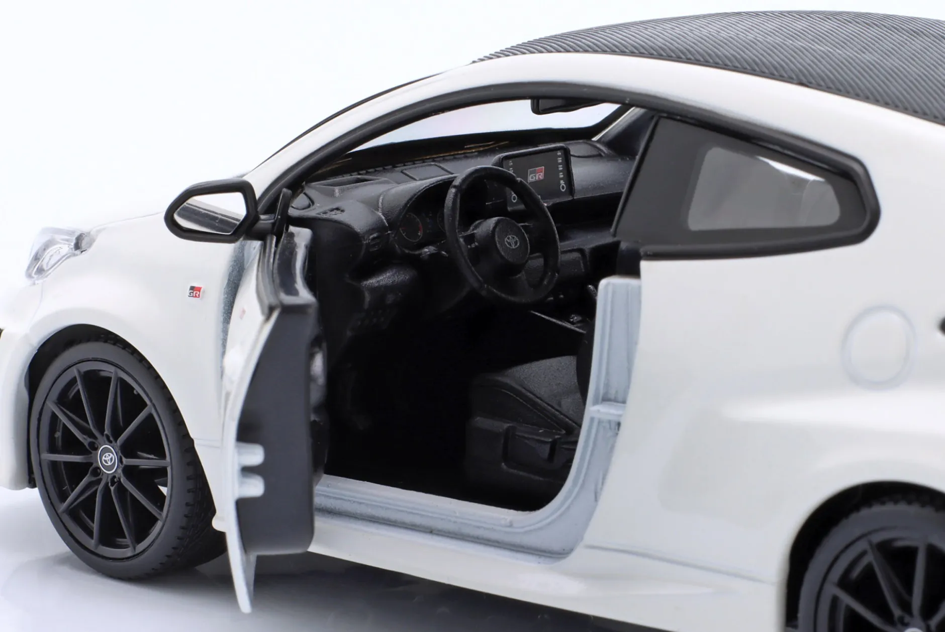 Toyota GR Yaris Baujahr 2021 weiß 1:24 Maisto