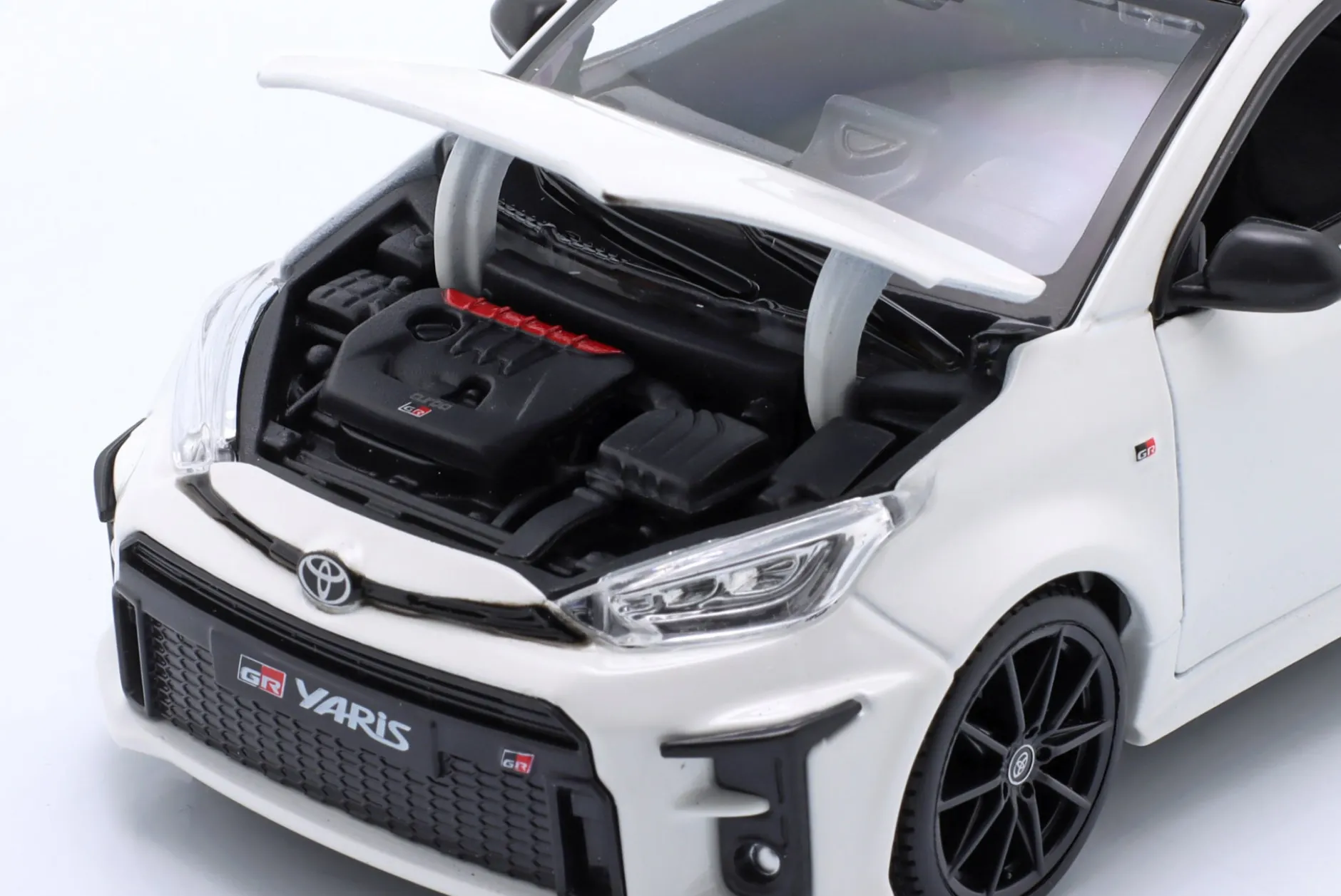 Toyota GR Yaris Baujahr 2021 weiß 1:24 Maisto