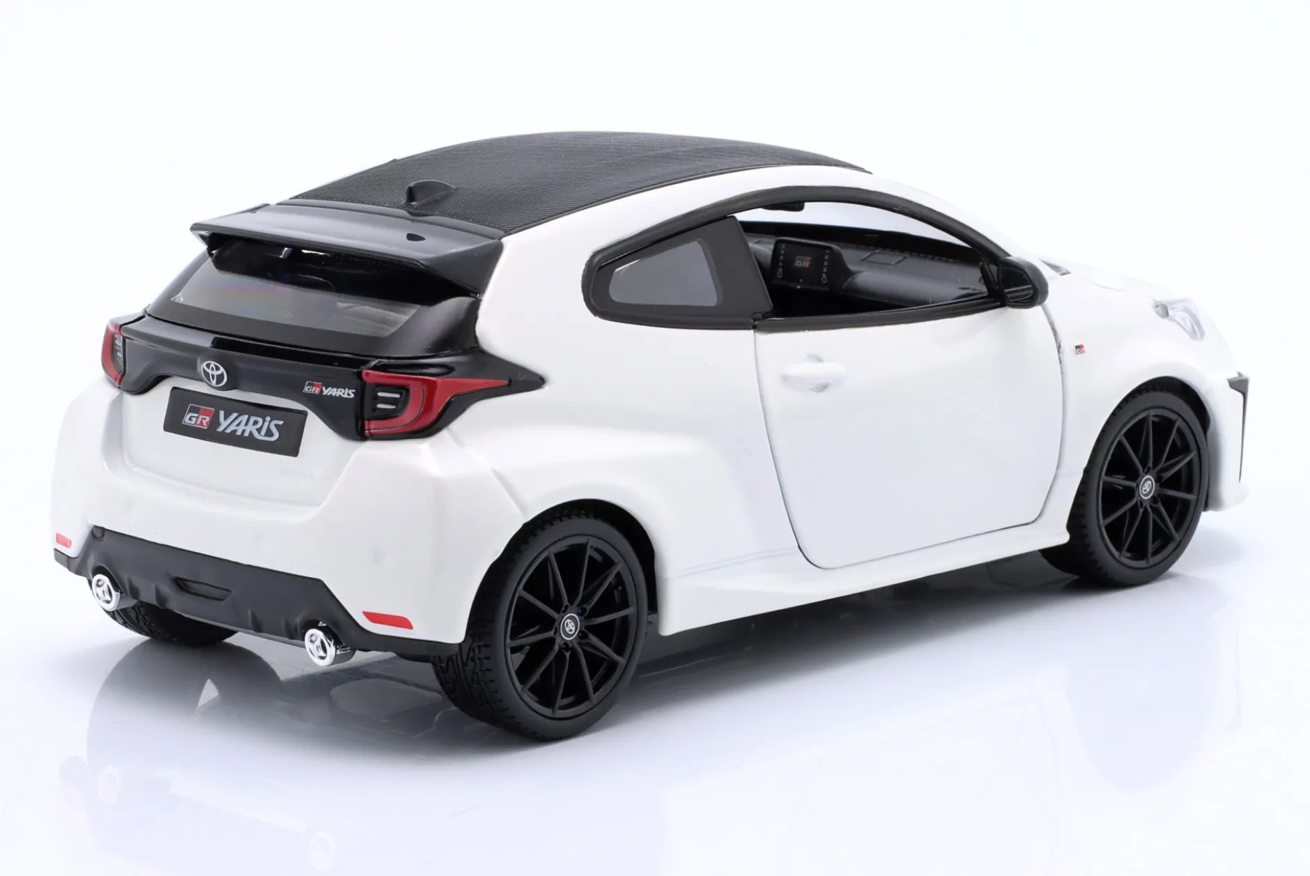 Toyota GR Yaris Baujahr 2021 weiß 1:24 Maisto