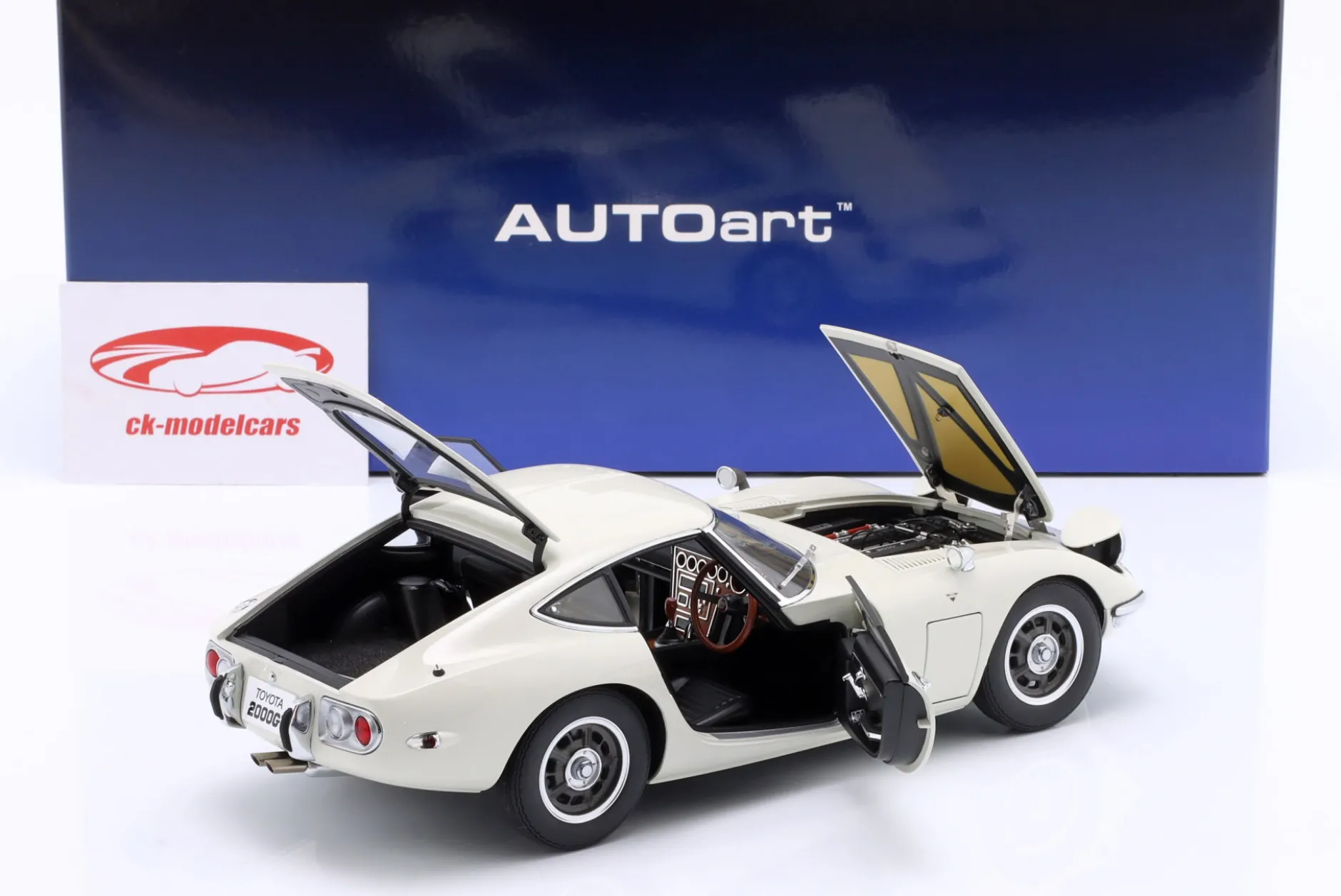 Toyota 2000GT Baujahr 1967 weiß 1:18 AUTOart