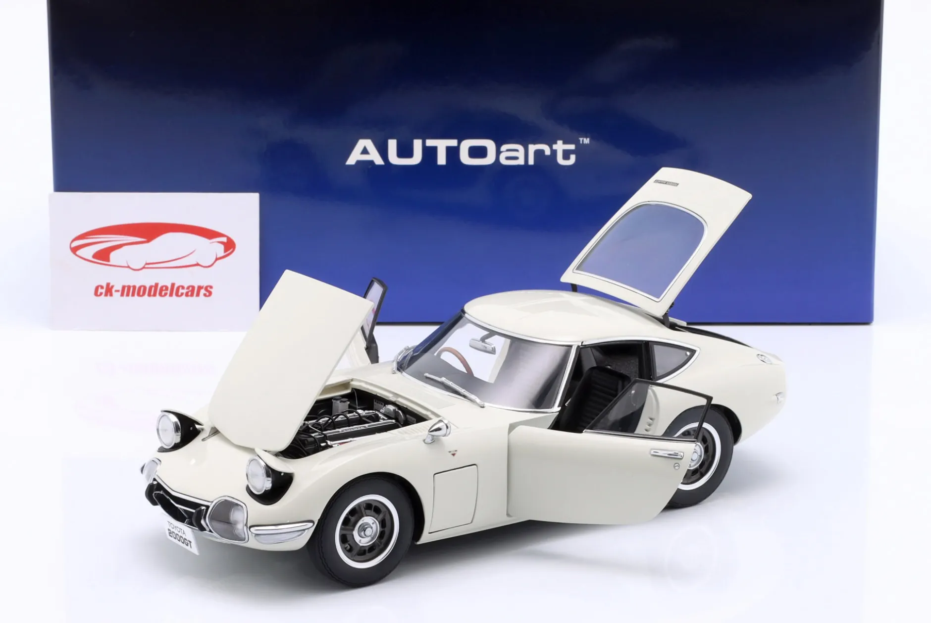 Toyota 2000GT Baujahr 1967 weiß 1:18 AUTOart