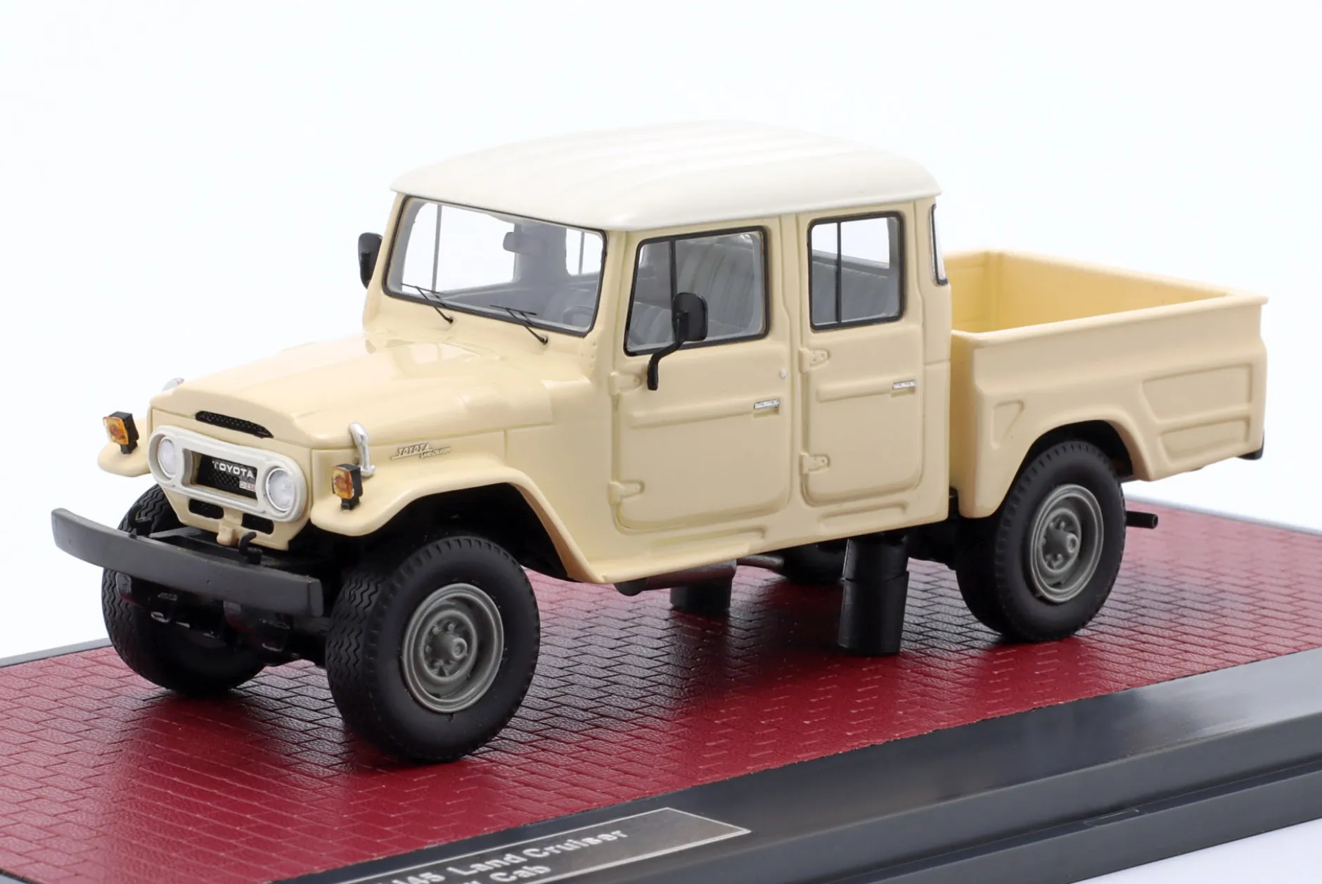 Toyota HJ45 Land Cruiser Crew Cab Pick-Up 1979 beige 1:43 Matrix