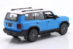 Toyota Land Cruiser Baujahr 2024 blau / weiß 1:24 Maisto