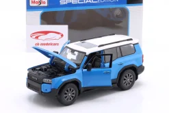 Toyota Land Cruiser Baujahr 2024 blau / weiß 1:24 Maisto
