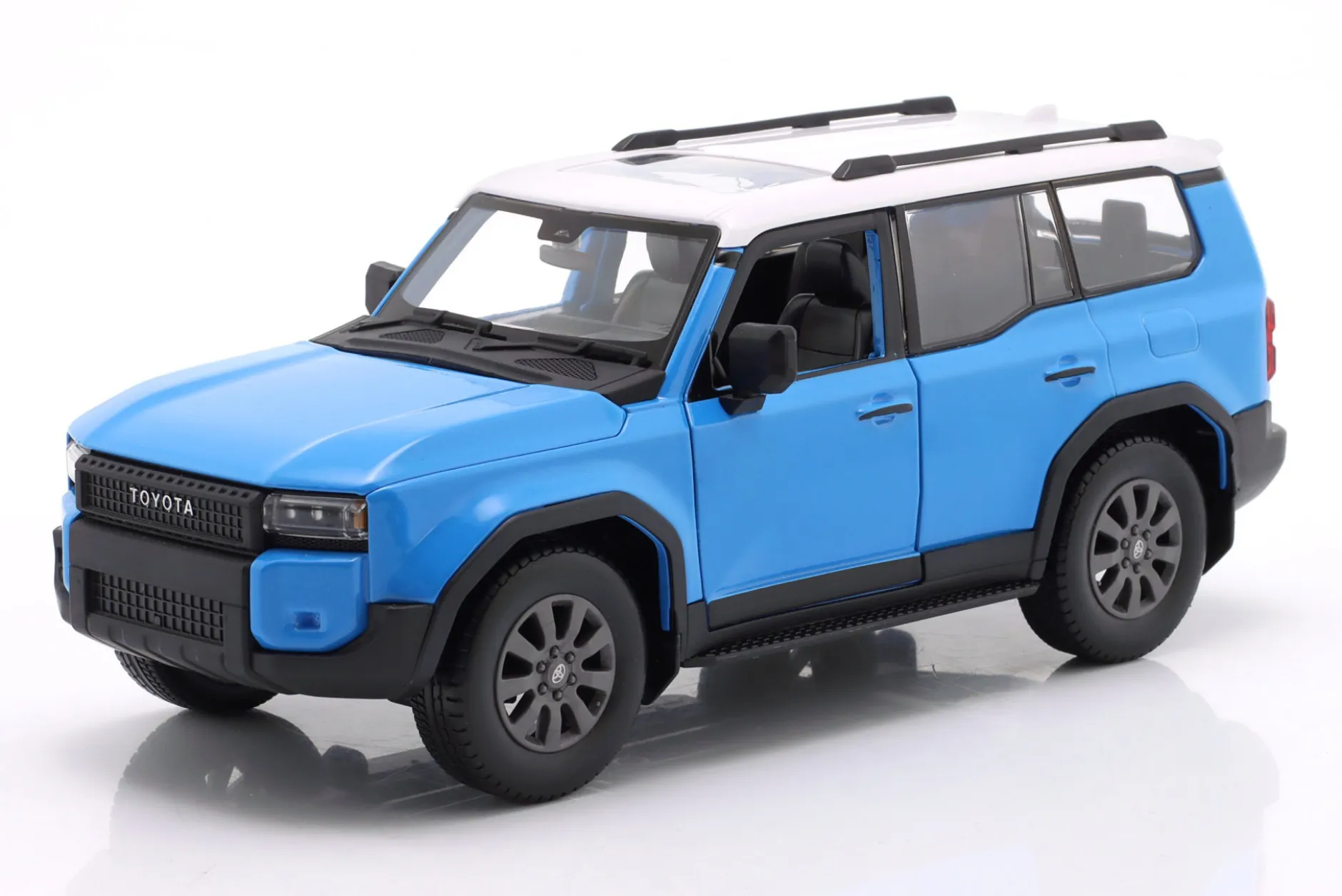 Toyota Land Cruiser Baujahr 2024 blau / weiß 1:24 Maisto