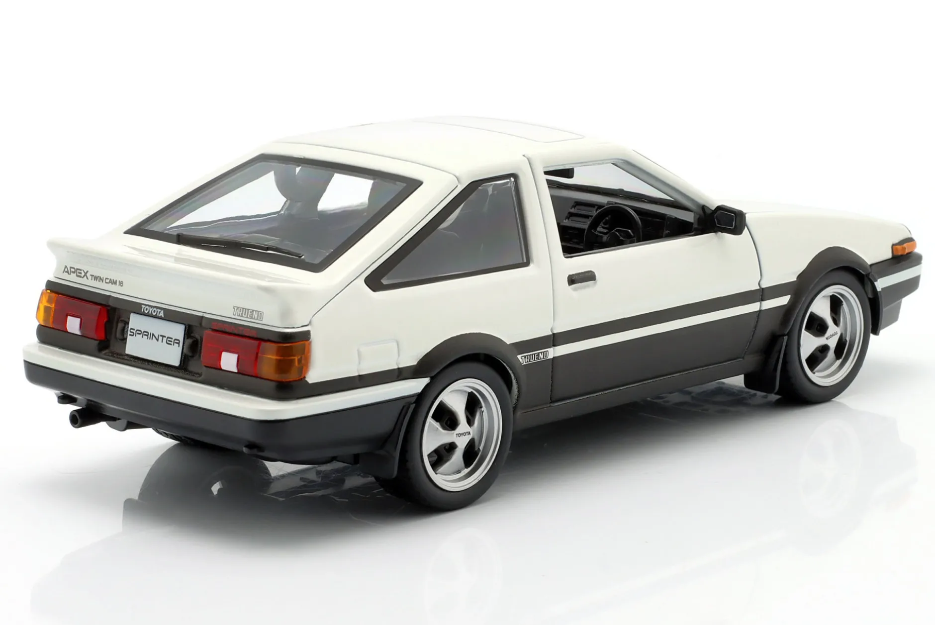Toyota Sprinter Trueno AE86 Baujahr 1979 weiß 1:24 Maisto