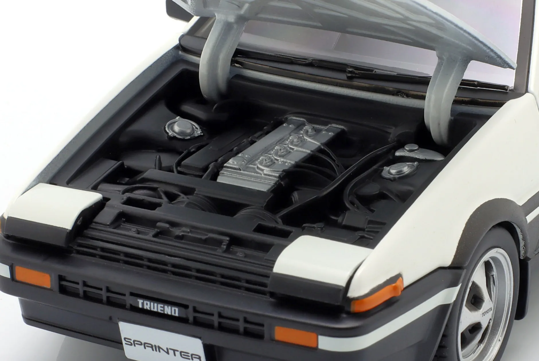 Toyota Sprinter Trueno AE86 Baujahr 1979 weiß 1:24 Maisto