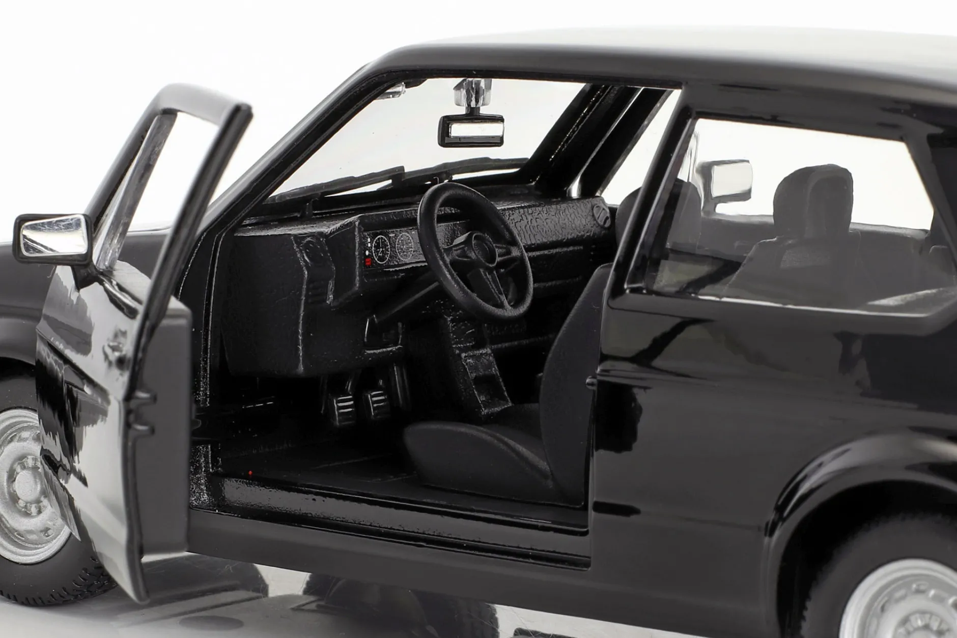 Volkswagen VW Golf Mk1 GTI Baujahr 1979 schwarz 1:24 Bburago