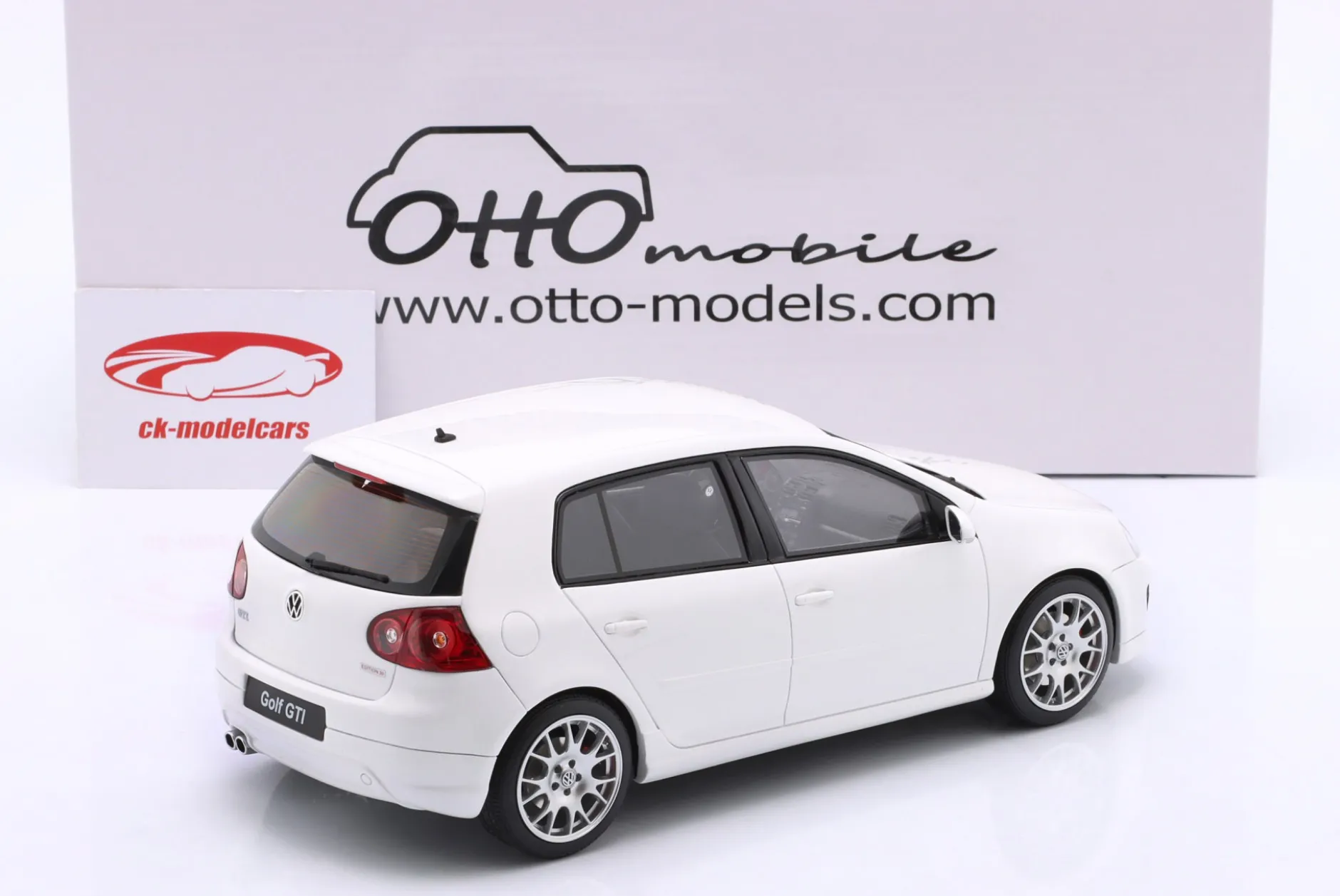 Volkswagen VW Golf V GTI Edition 30 Baujahr 2007 weiß 1:18 OttOmobile